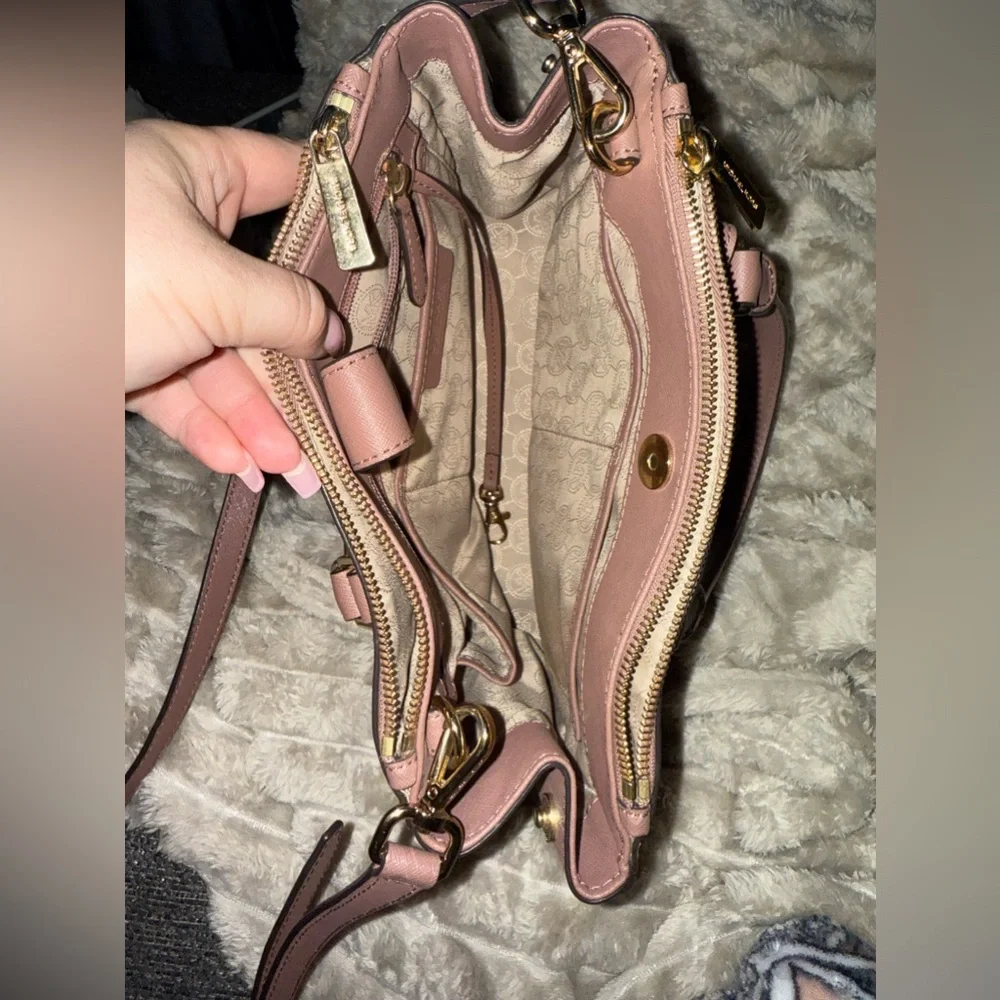 Michael Kors Bag - Picture 15 of 16
